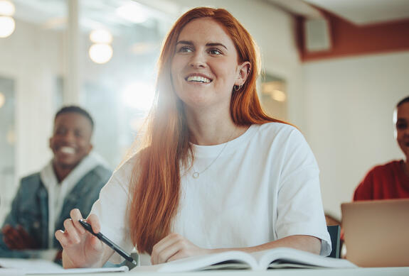 Wir bieten wir Dir eine Vielfalt an attraktiven Berufsbildern in vielfältigen Unternehmensbereichen.